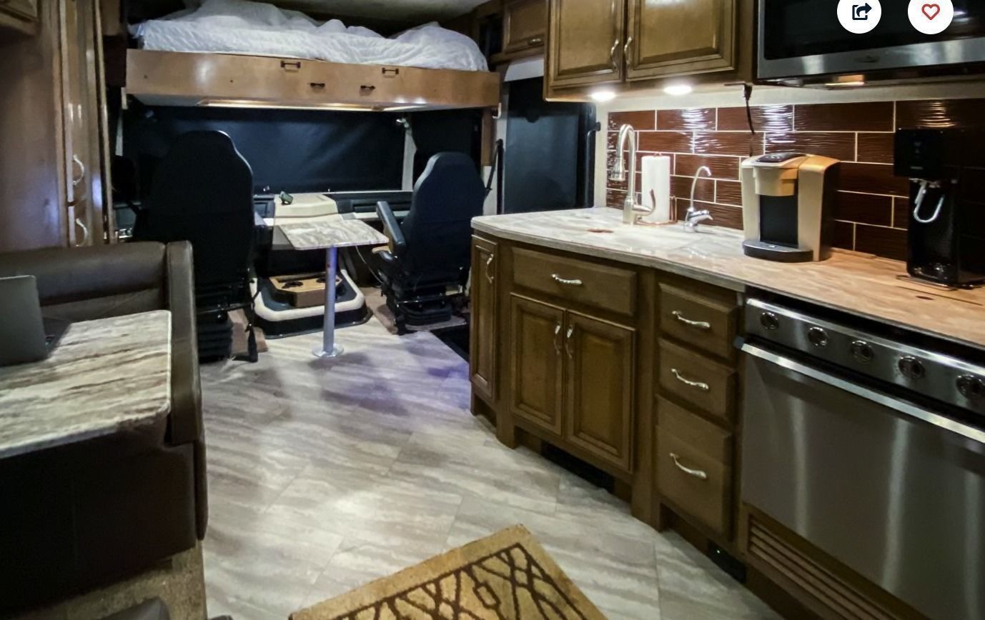 Photo 5 - 2020 Fleetwood Class A Motorhome rental photo 7
