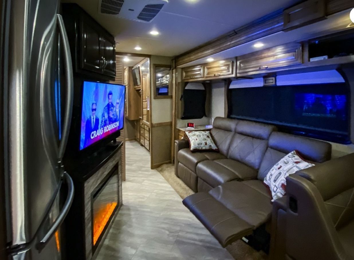 Photo 8 - 2020 Fleetwood Class A Motorhome rental photo 10