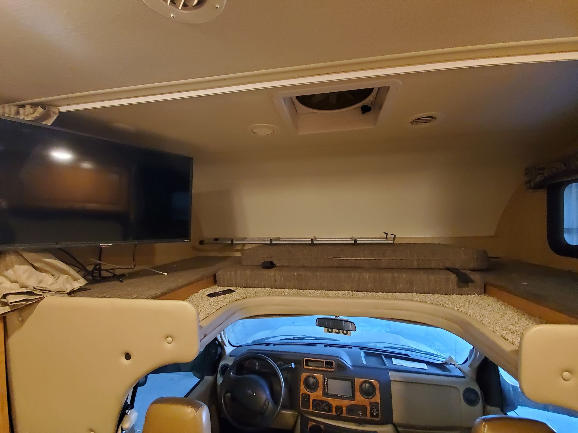 Photo 5 - 2017 Thor Class C Motorhome rental photo 7
