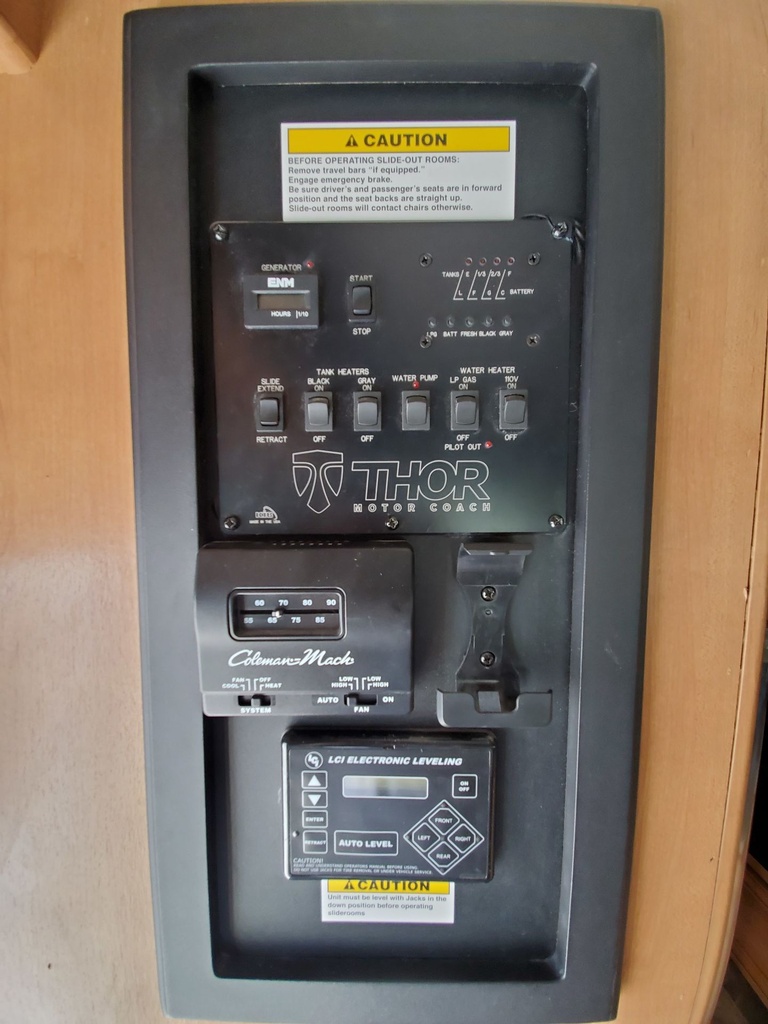 Photo 7 - 2017 Thor Class C Motorhome rental photo 9