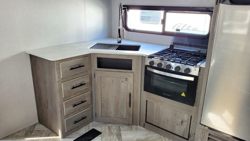 Photo 20 - 2021 Keystone Travel Trailer rental photo 22