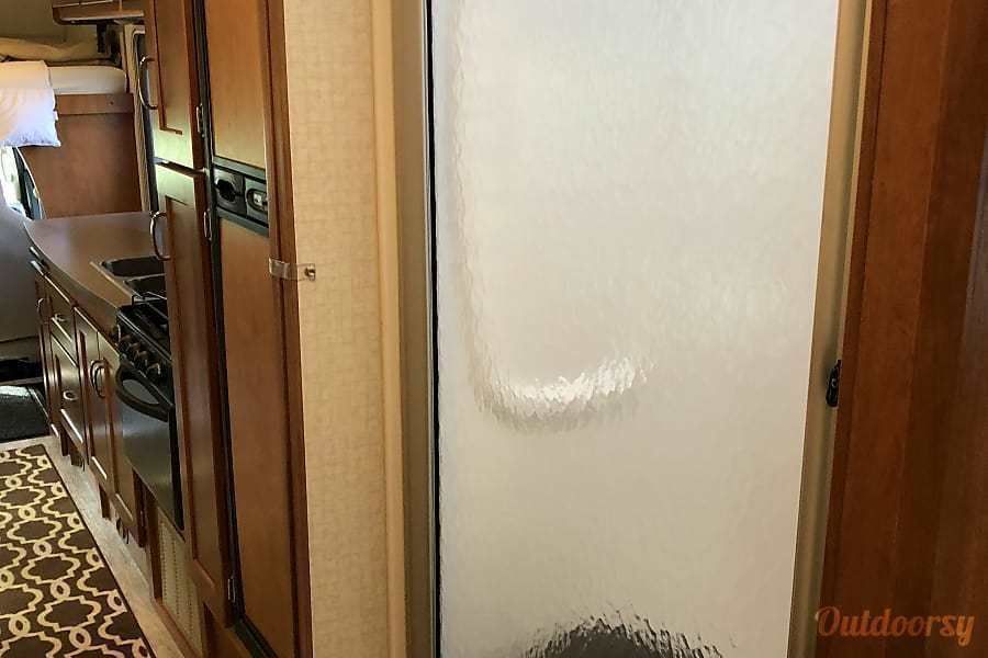 Photo 8 - 2018 Winnebago Class C Motorhome rental photo 10