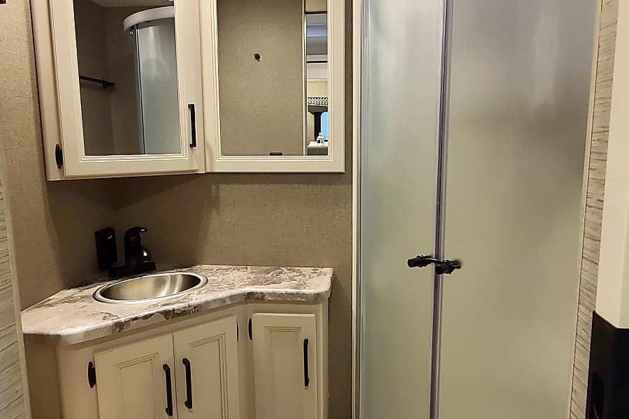 Photo 3 - 2021 Thor Class A Motorhome rental photo 5