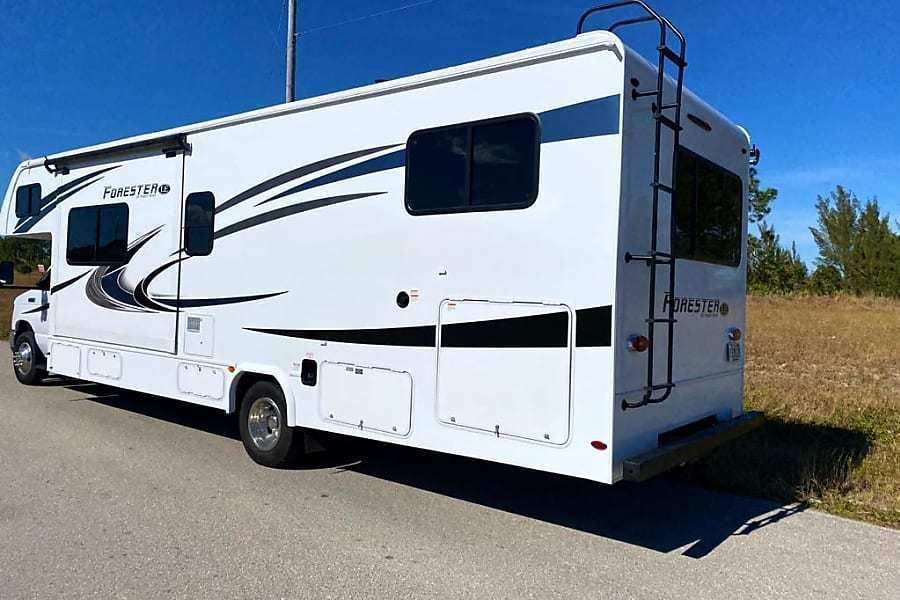 Photo 6 - 2021 Forest River Class C Motorhome rental photo 8