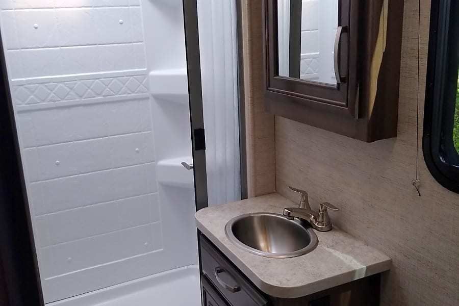 Photo 3 - 2020 Jayco Class C Motorhome rental photo 5
