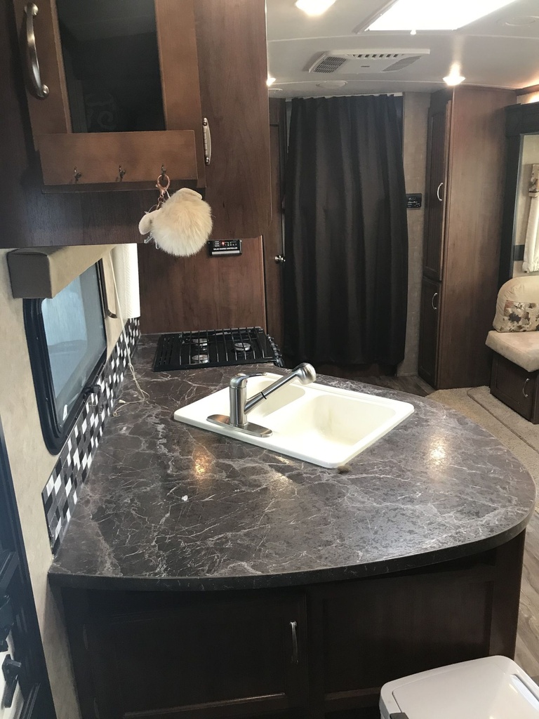Photo 7 - 2017 Jayco White Hawk Travel Trailer rental photo 9