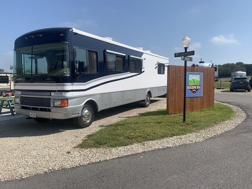 1999 Fleetwood Bounder 34J Class A Motorhome for rent in Schertz, TX