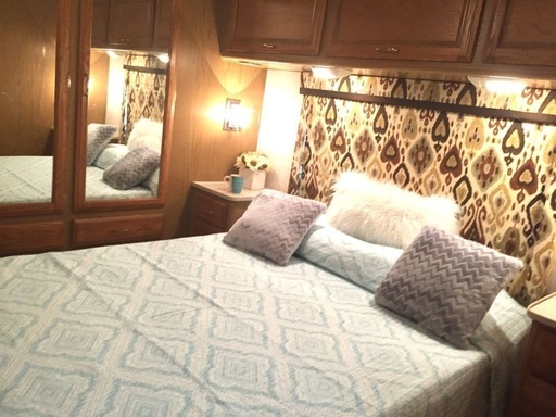 1999 Fleetwood Bounder 34J Class A Motorhome for rent in Schertz, TX