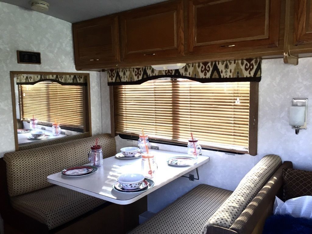 Photo 5 - 1999 Fleetwood Class A Motorhome rental photo 7