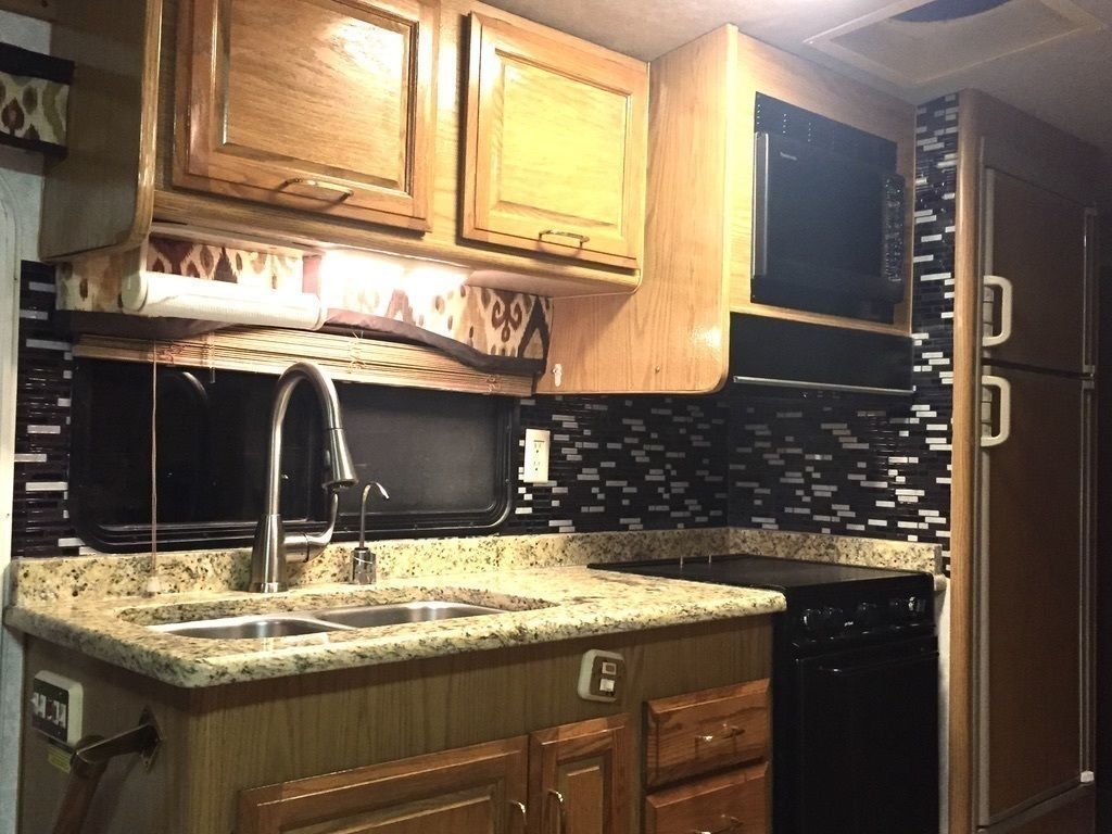 Photo 11 - 1999 Fleetwood Class A Motorhome rental photo 13