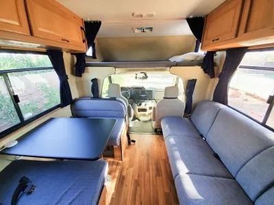 Photo 1 - 2014 Four Winds Class C Motorhome rental photo 3