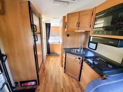 Photo 2 - 2014 Four Winds Class C Motorhome rental photo 4