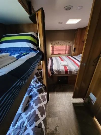 Photo 5 - 2018 Coachmen Class C Motorhome rental photo 7