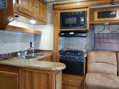 Photo 10 - 2018 Coachmen Class C Motorhome rental photo 12
