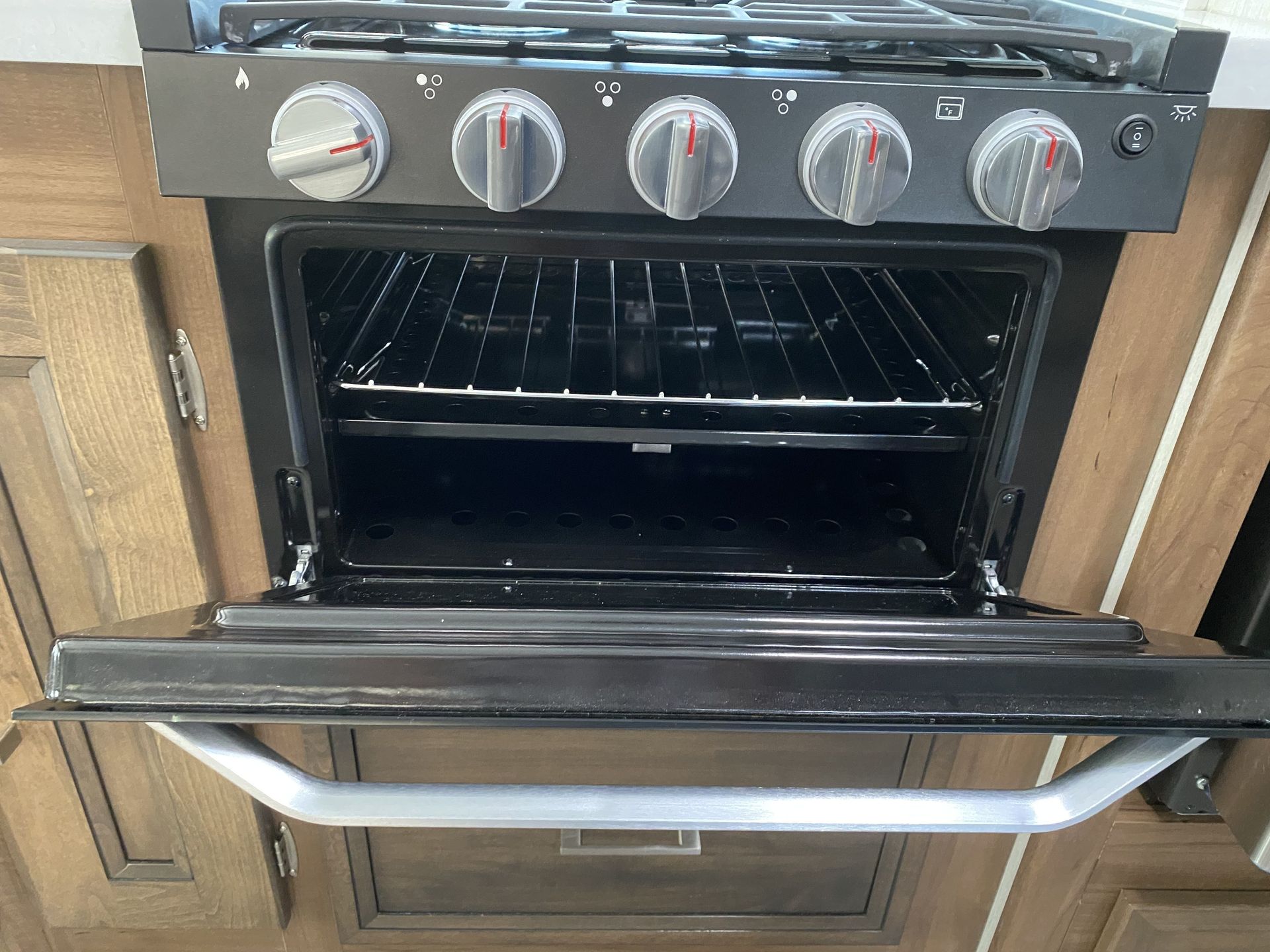 Photo 17 - 2021 Coachmen Class A Motorhome rental photo 19
