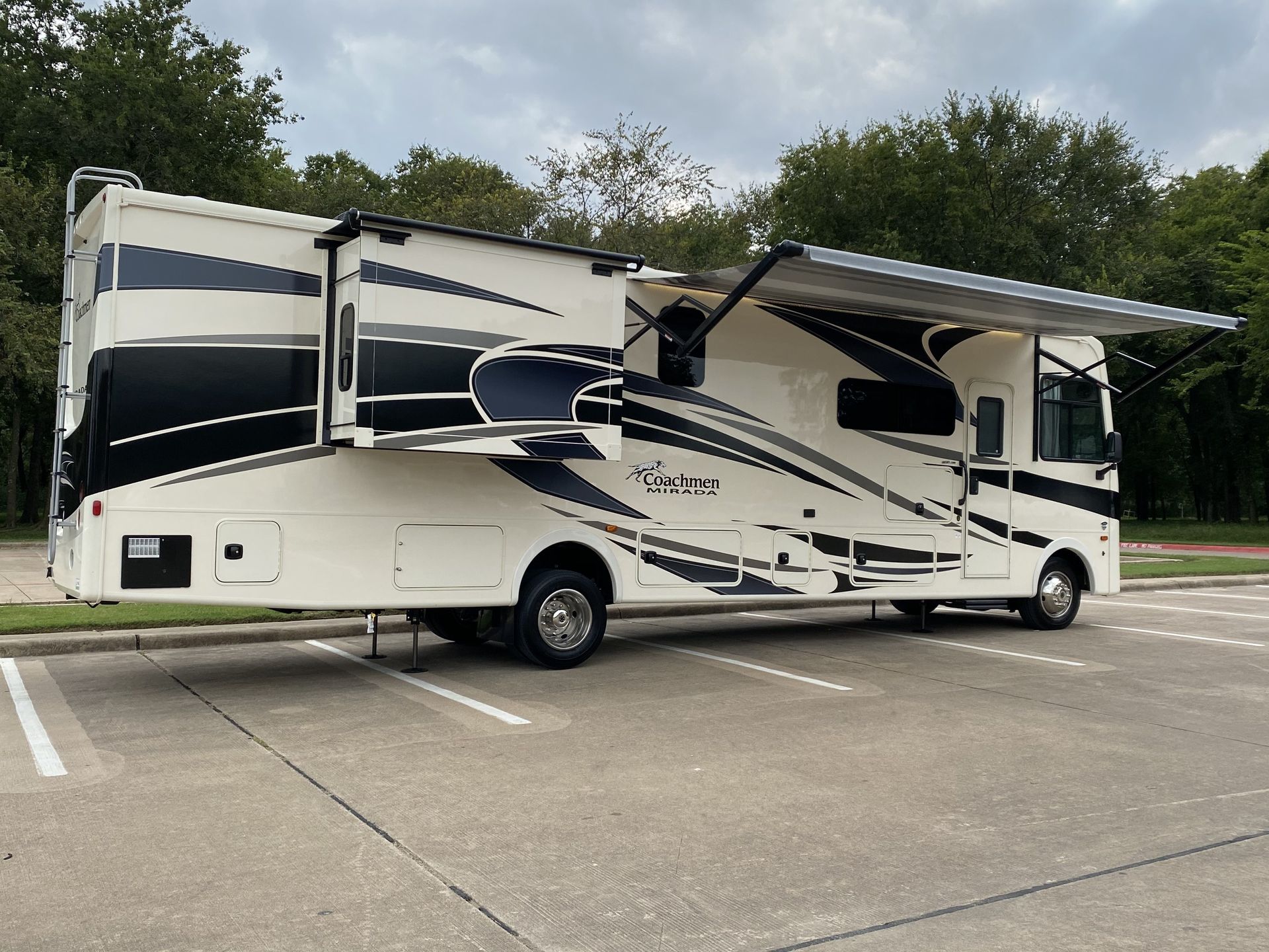 Photo 26 - 2021 Coachmen Class A Motorhome rental photo 28