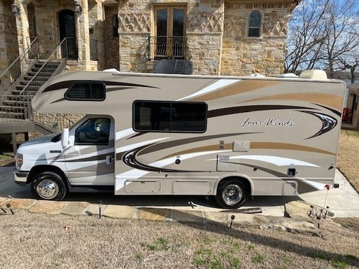 2013 Thor 22E Class C Motorhome for rent in Weatherford, TX
