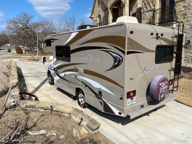 Photo 1 - 2013 Thor Class C Motorhome rental photo 3