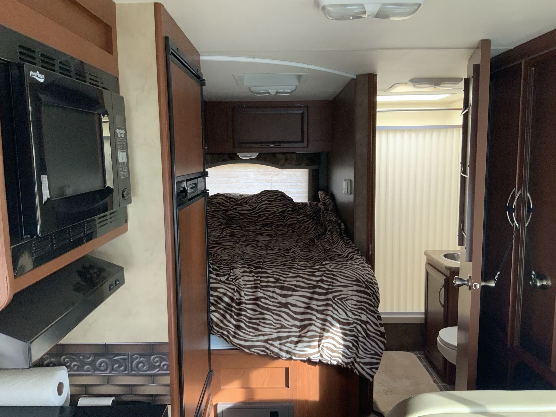 Photo 8 - 2013 Thor Class C Motorhome rental photo 10