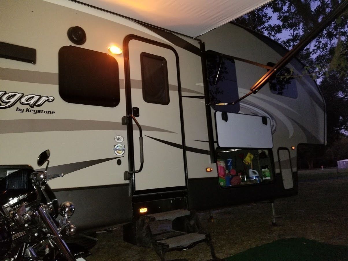 Photo 5 - 2017 Keystone Toy Hauler rental photo 7