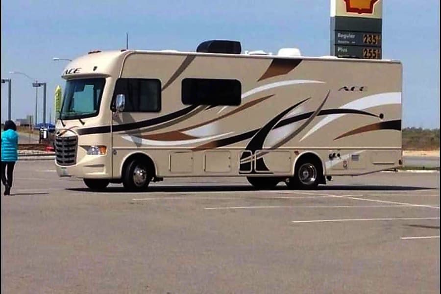Photo 0 - 2015 Thor Class A Motorhome rental photo 2
