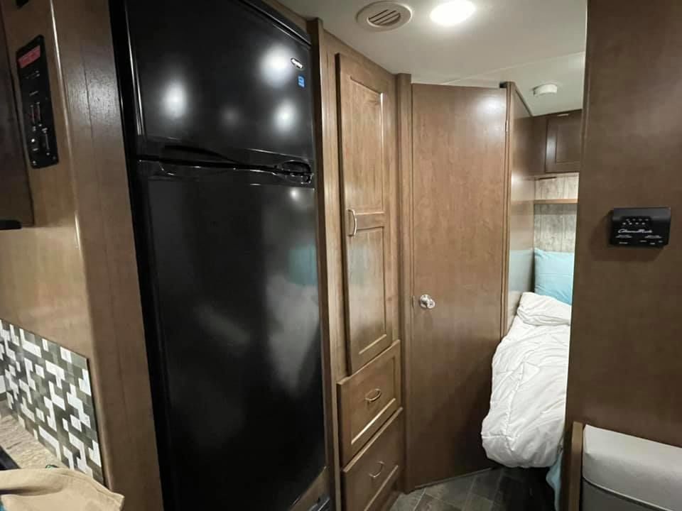 Photo 3 - 2019 Winnebago Class C Motorhome rental photo 5