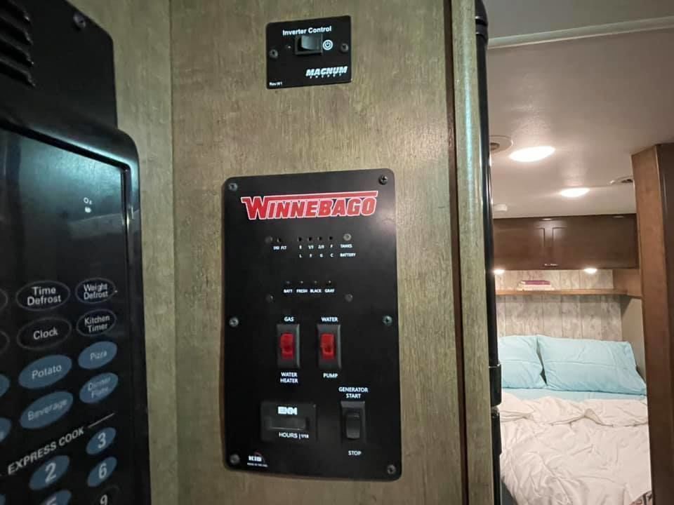 Photo 4 - 2019 Winnebago Class C Motorhome rental photo 6