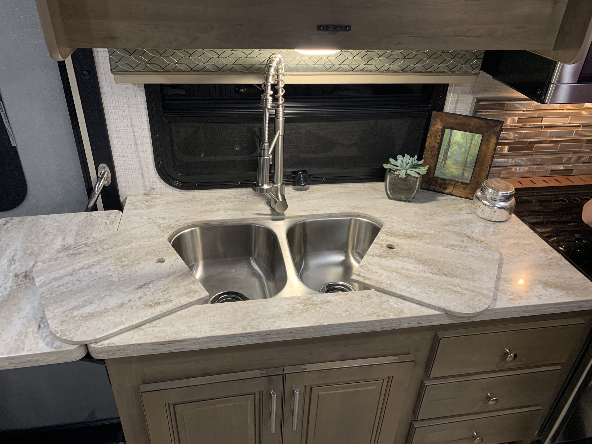 Photo 18 - 2019 Forest River Class A Motorhome rental photo 20