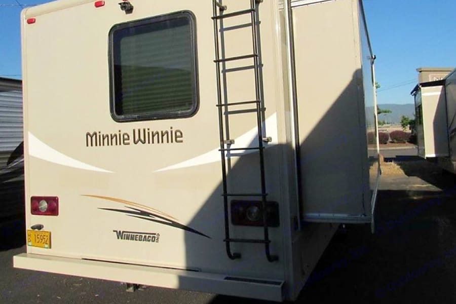 Photo 7 - 2016 Winnebago Class C Motorhome rental photo 9