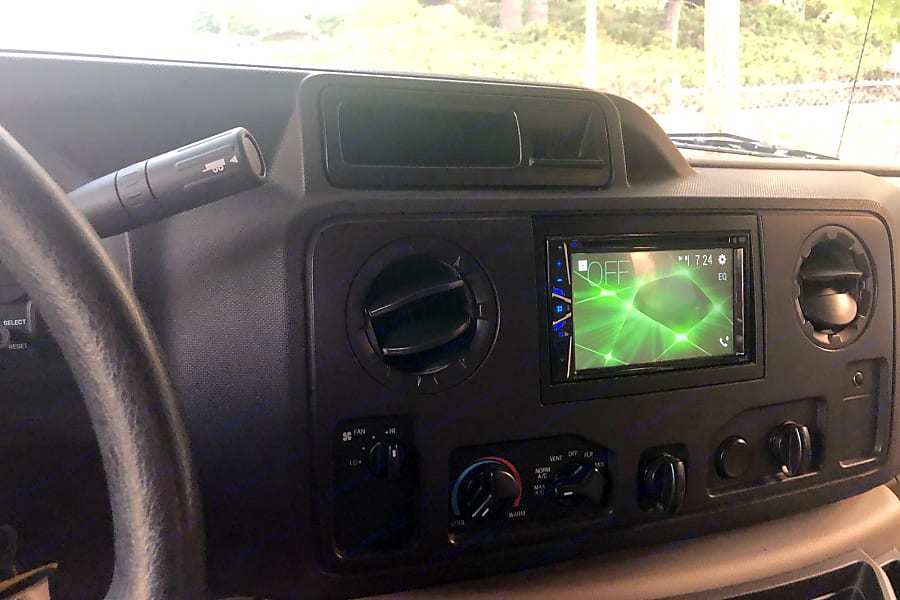 Photo 10 - 2016 Winnebago Class C Motorhome rental photo 12