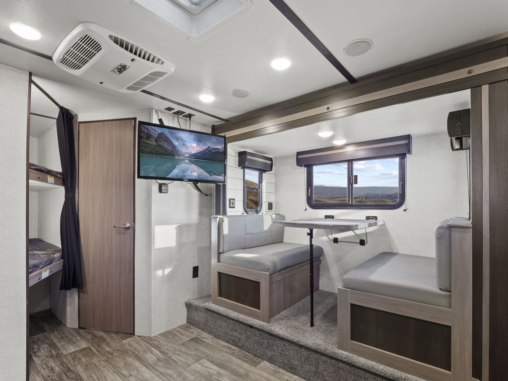 Photo 2 - 2021 Crossroads Travel Trailer rental photo 4