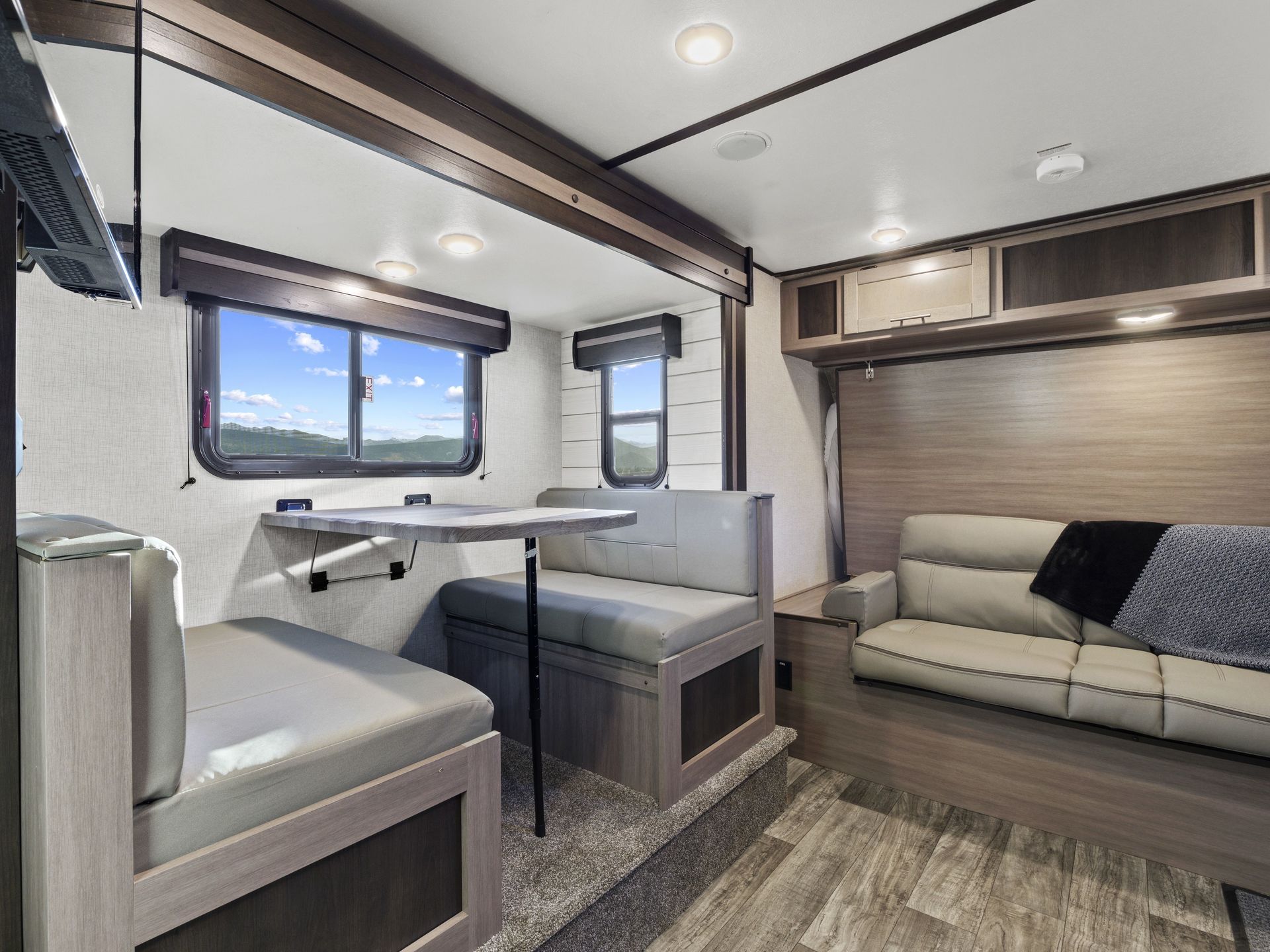 Photo 8 - 2021 Crossroads Travel Trailer rental photo 10