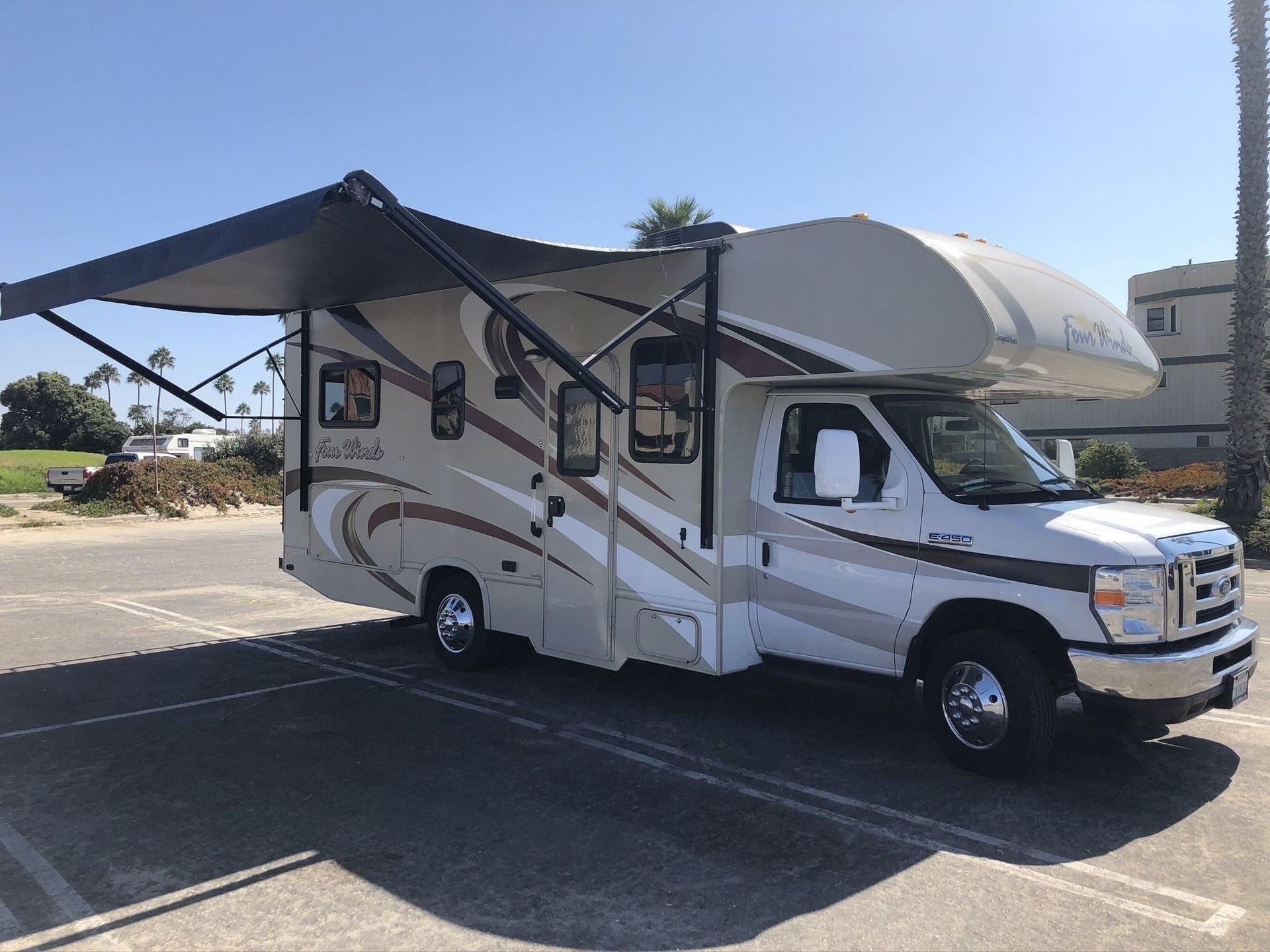 Photo 3 - 2017 Thor Class C Motorhome rental photo 5