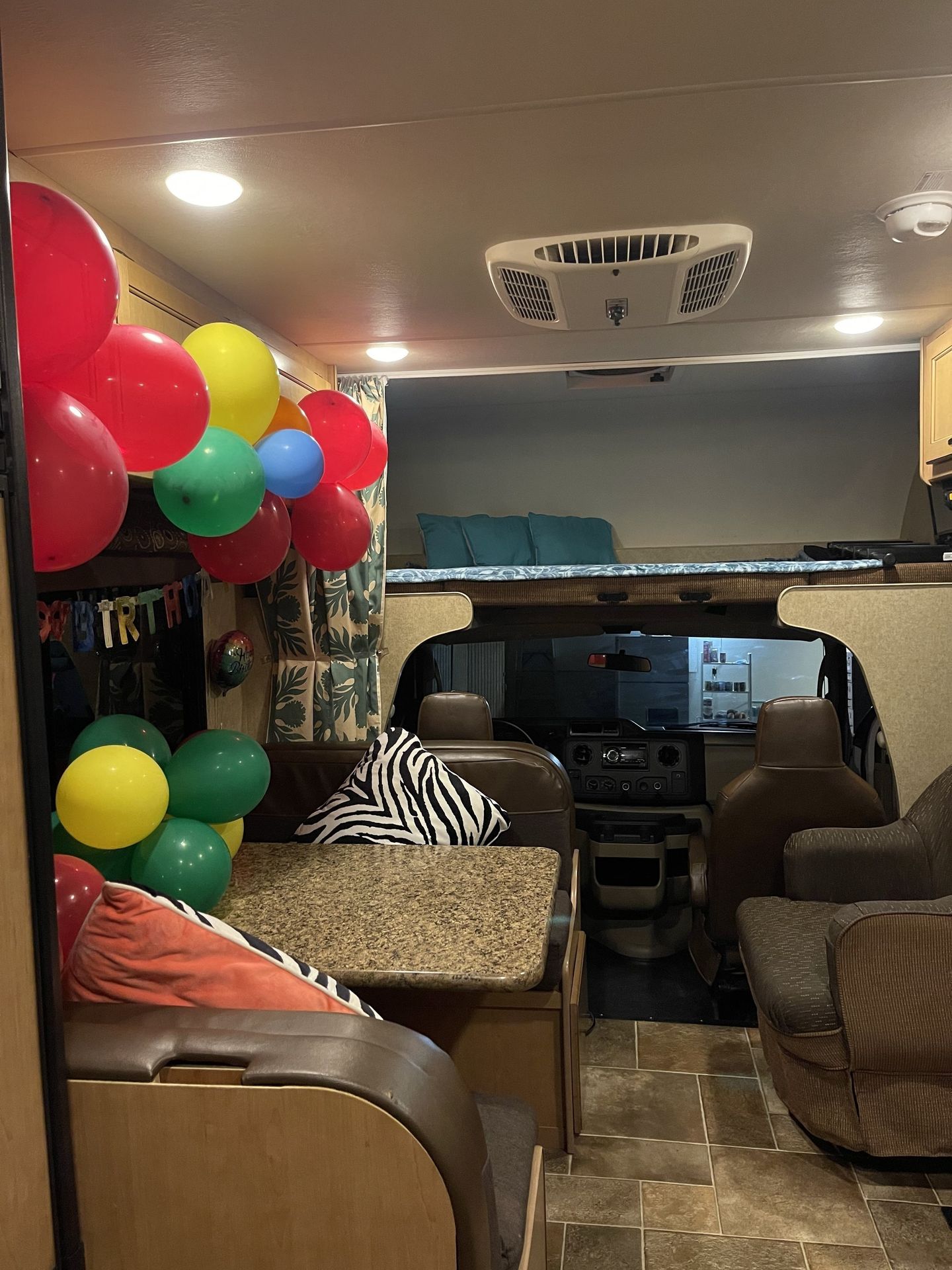 Photo 7 - 2017 Thor Class C Motorhome rental photo 9