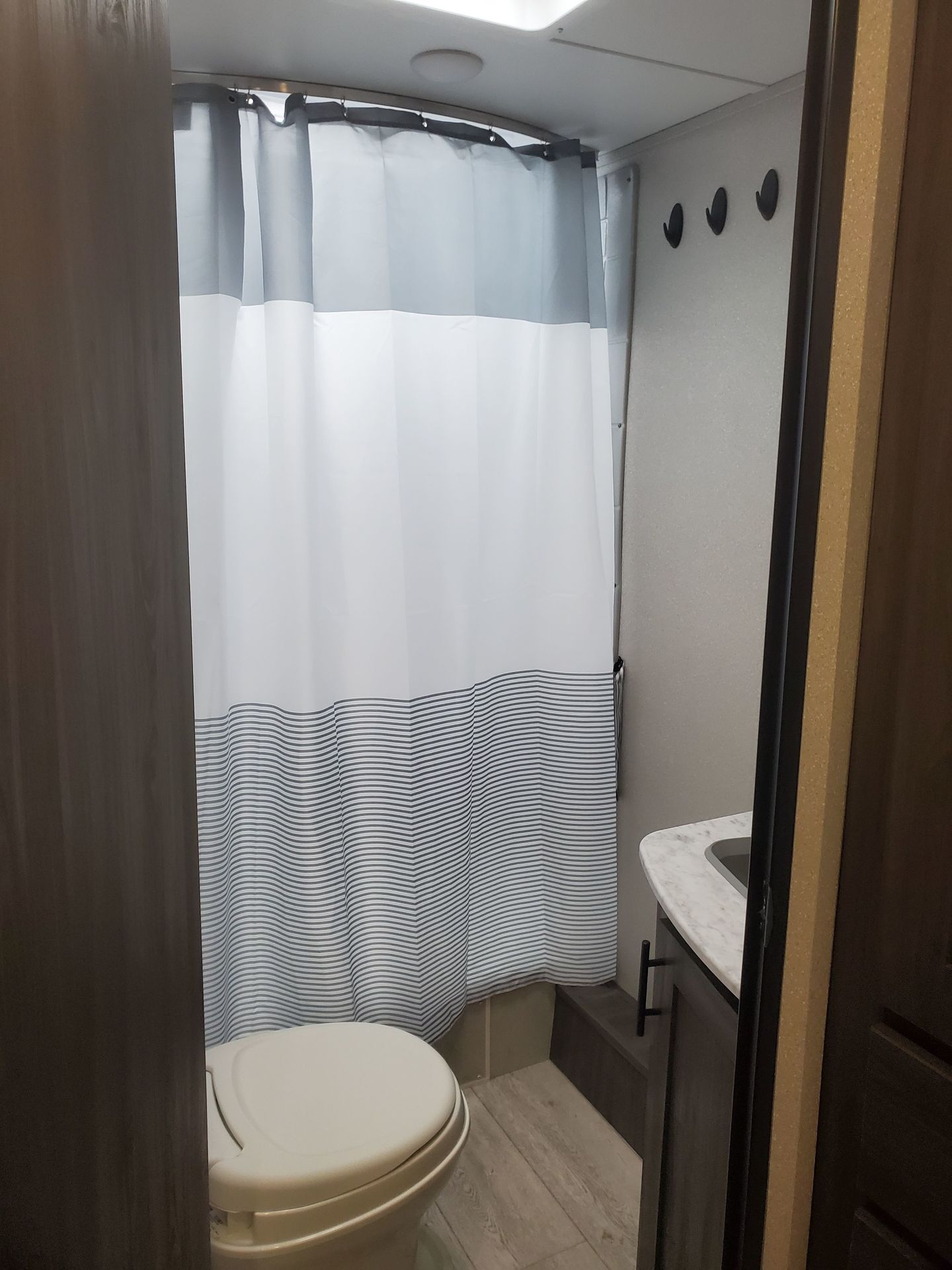 Photo 15 - 2021 Shasta Travel Trailer rental photo 17