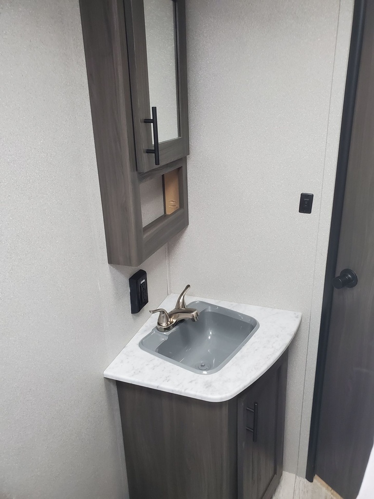 Photo 16 - 2021 Shasta Travel Trailer rental photo 18