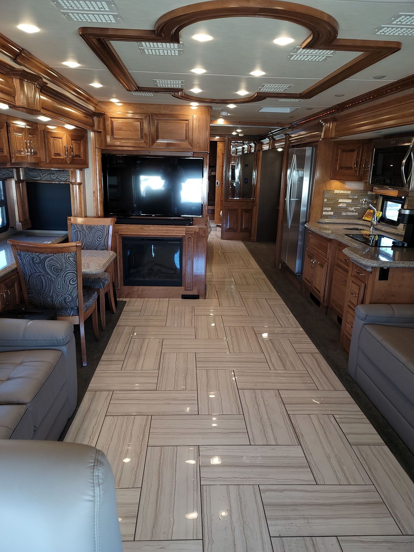 Photo 6 - 2018 American Coach Class A Motorhome rental photo 8