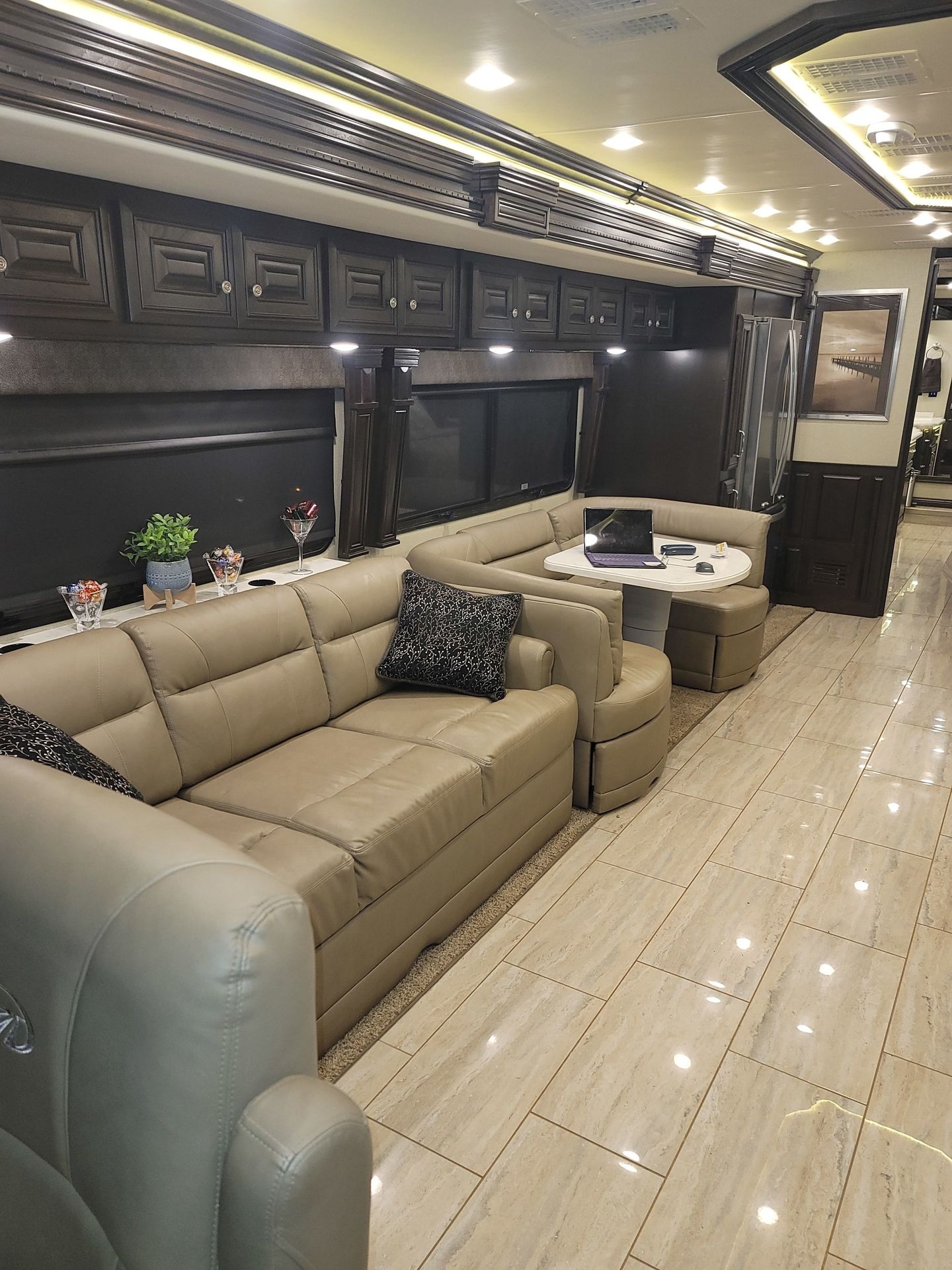 Photo 5 - 2019 Monaco Class A Motorhome rental photo 7