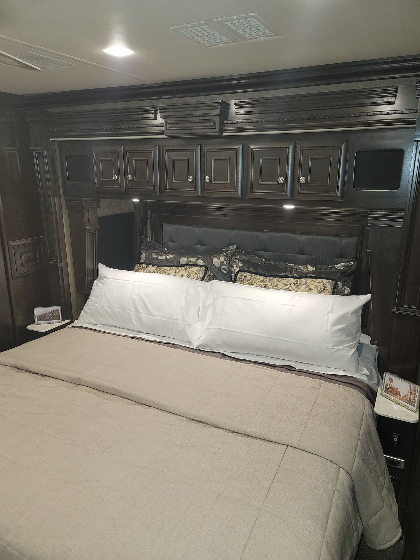 Photo 14 - 2019 Monaco Class A Motorhome rental photo 16