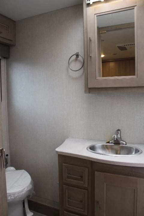 Photo 5 - 2019 Coachmen Class A Motorhome rental photo 7