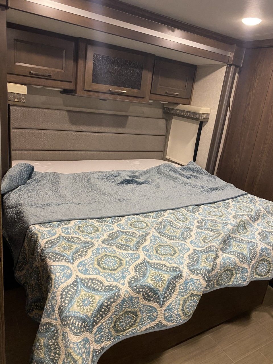 Photo 27 - 2019 Coachmen Class A Motorhome rental photo 29