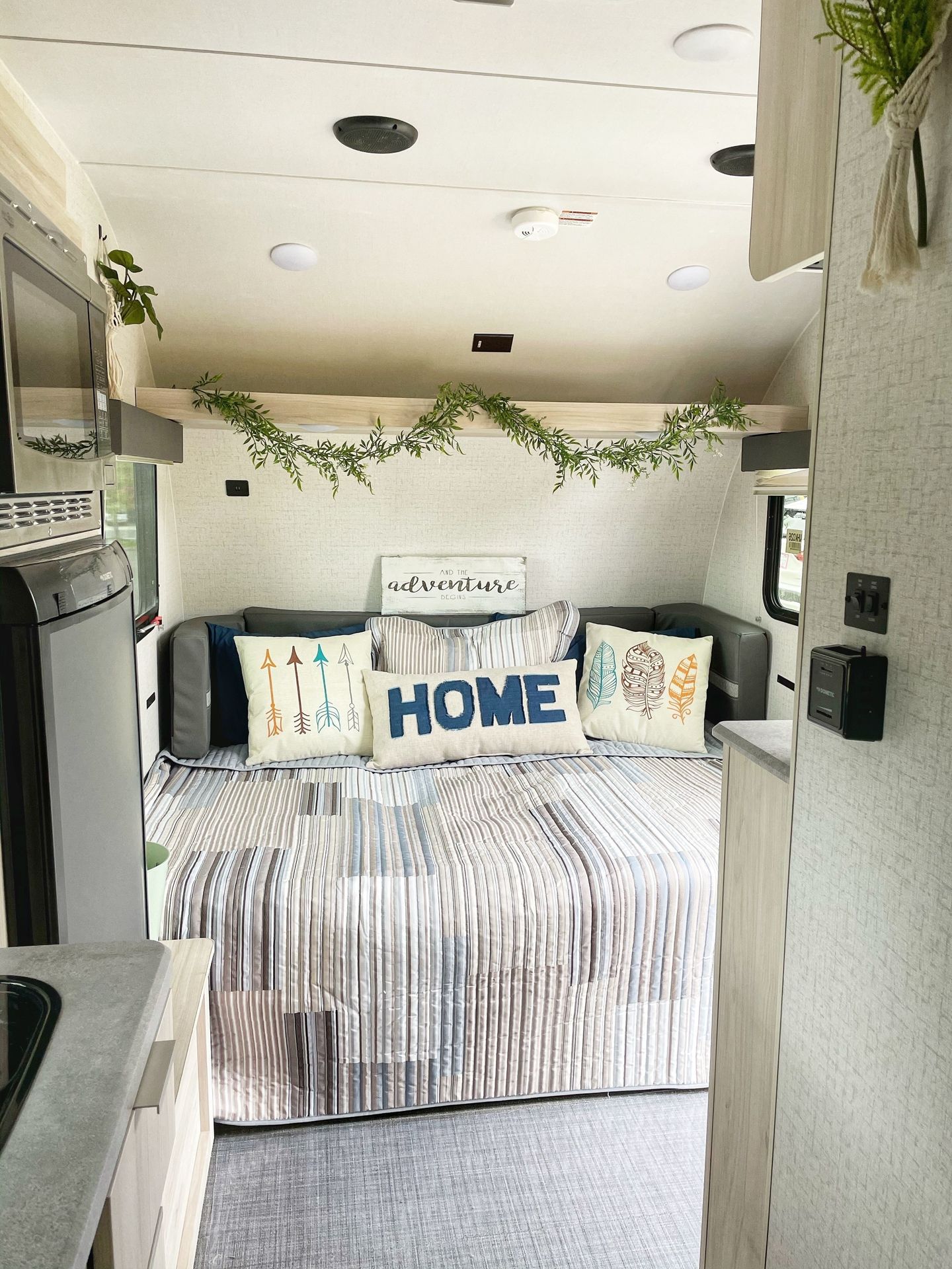 Photo 2 - 2021 Winnebago Travel Trailer rental photo 4