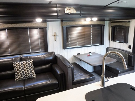 2018 Crossroads Rv SUNSET TRAIL 331BH Travel Trailer for rent in Princeton, TX