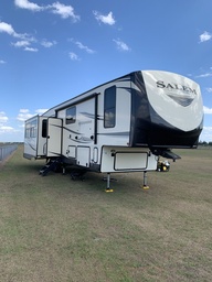 Fifth Wheel main photo thumbnail