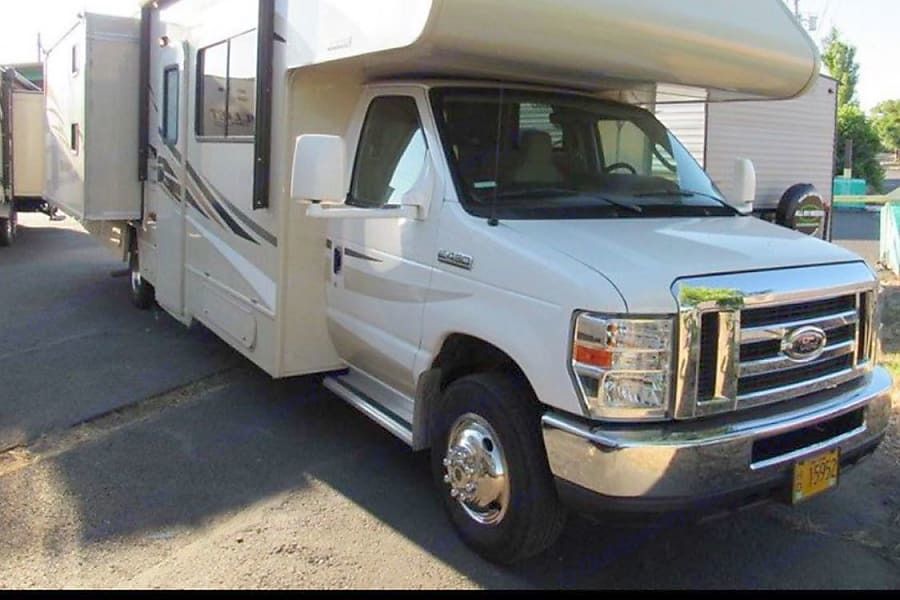 2016 Winnebago Minnie Winnie Class C Motorhome for rent in Sutherlin, OR - RVnGO