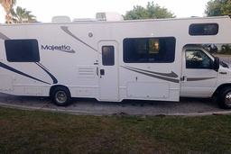 Class C Motorhome main photo thumbnail