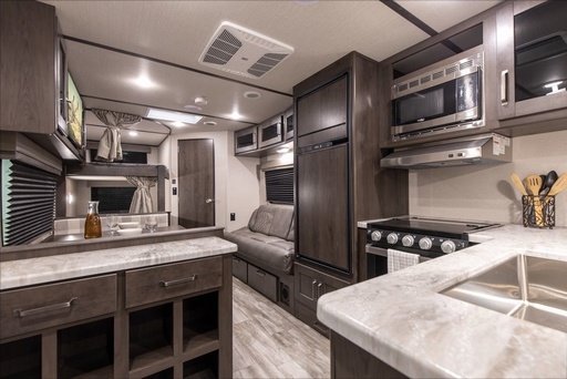 2021 Transcend Xplor - 1/2 Ton Towable - Private Master