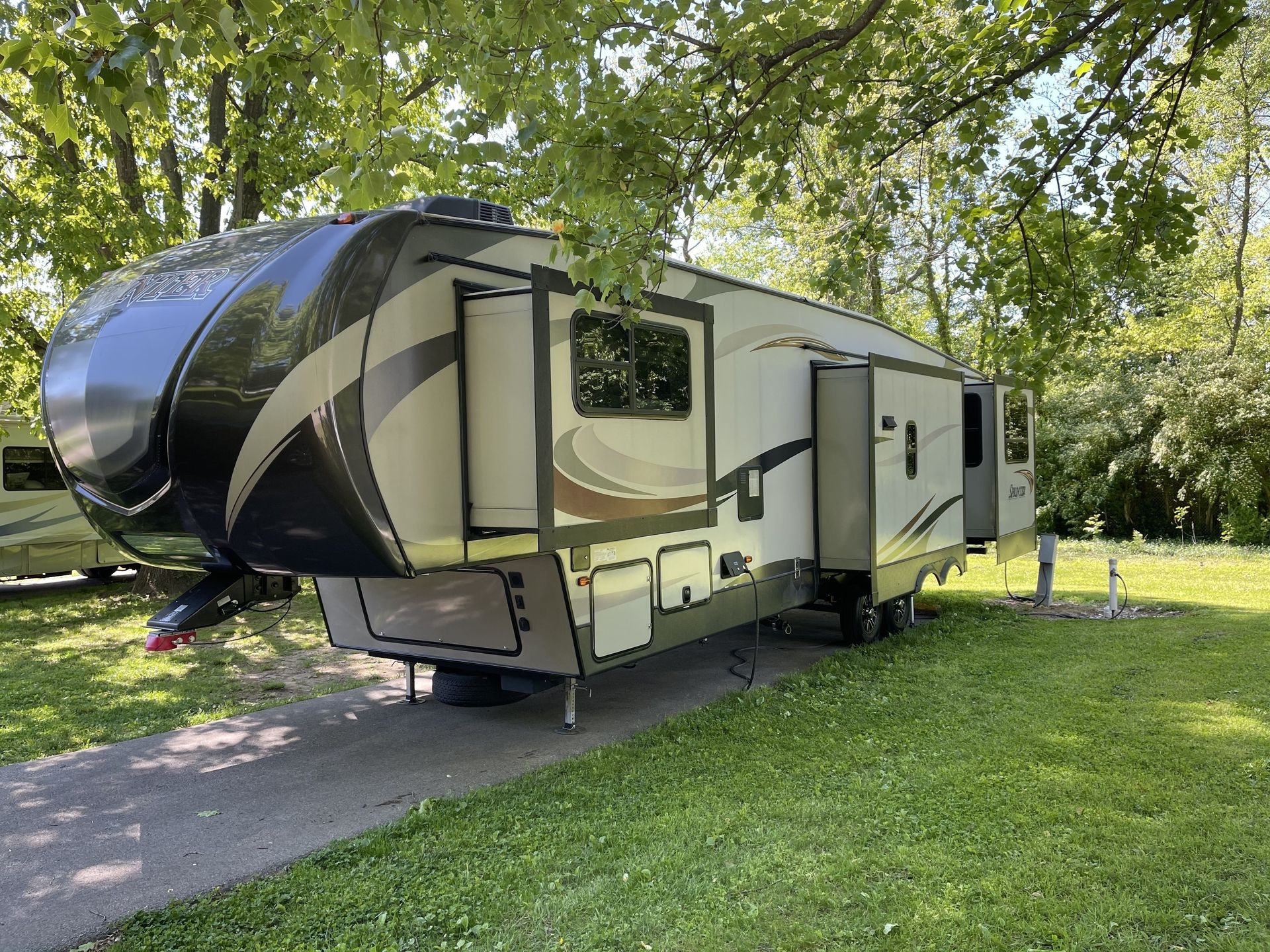 2017 Keystone Sprinter Fifth Wheel for rent in Richmond, KY - RVnGO