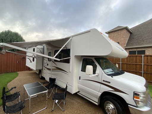 Lizzy - Winnebago with Bunkhouse low mileage