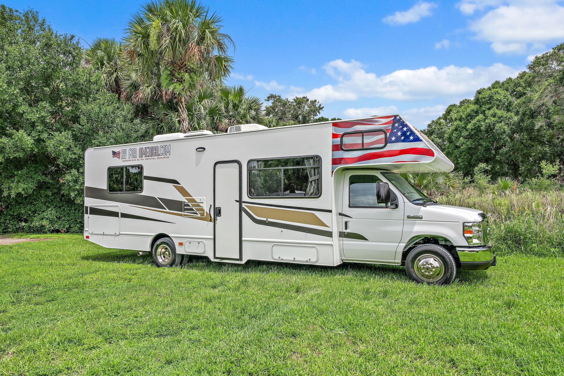 2020 Tiffin Wayfarer 28TM Class C Motorhome for rent in Jupiter, FL - RVnGO